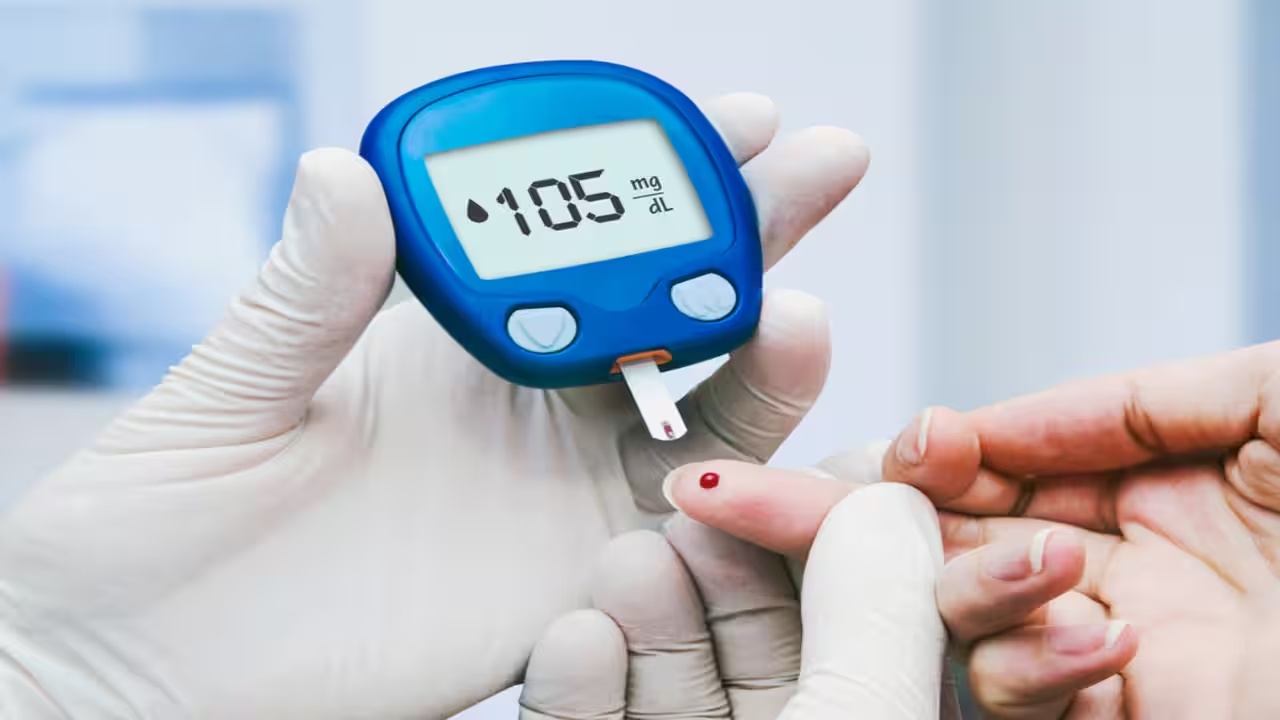 Why Is My Blood Sugar High in the Morning? Common Reasons and What to Track